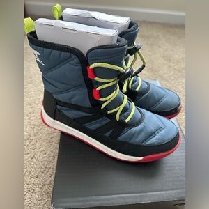 Sorel snow boots - excellent condition- super comfy!  Boys/Mens Size 6